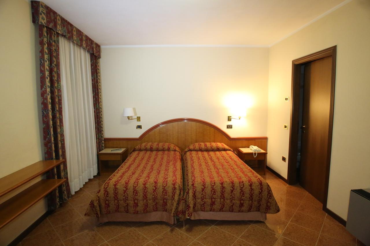 Hotel Paris Castel Goffredo Exterior photo
