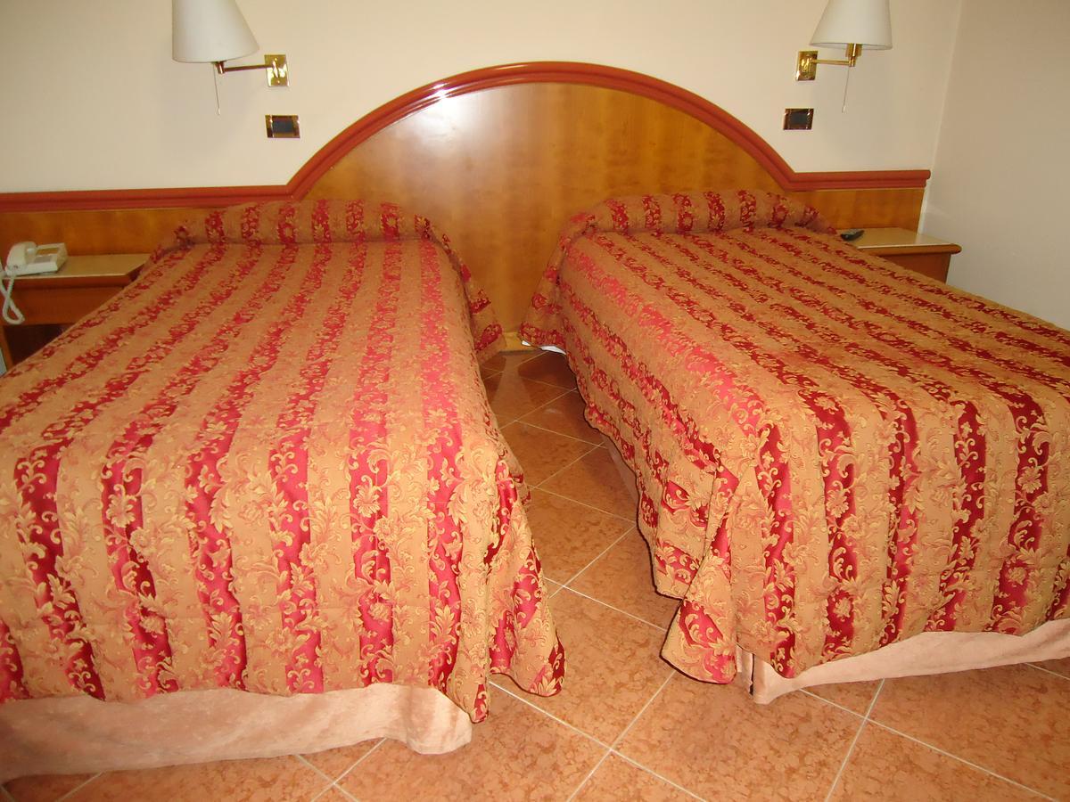 Hotel Paris Castel Goffredo Exterior photo